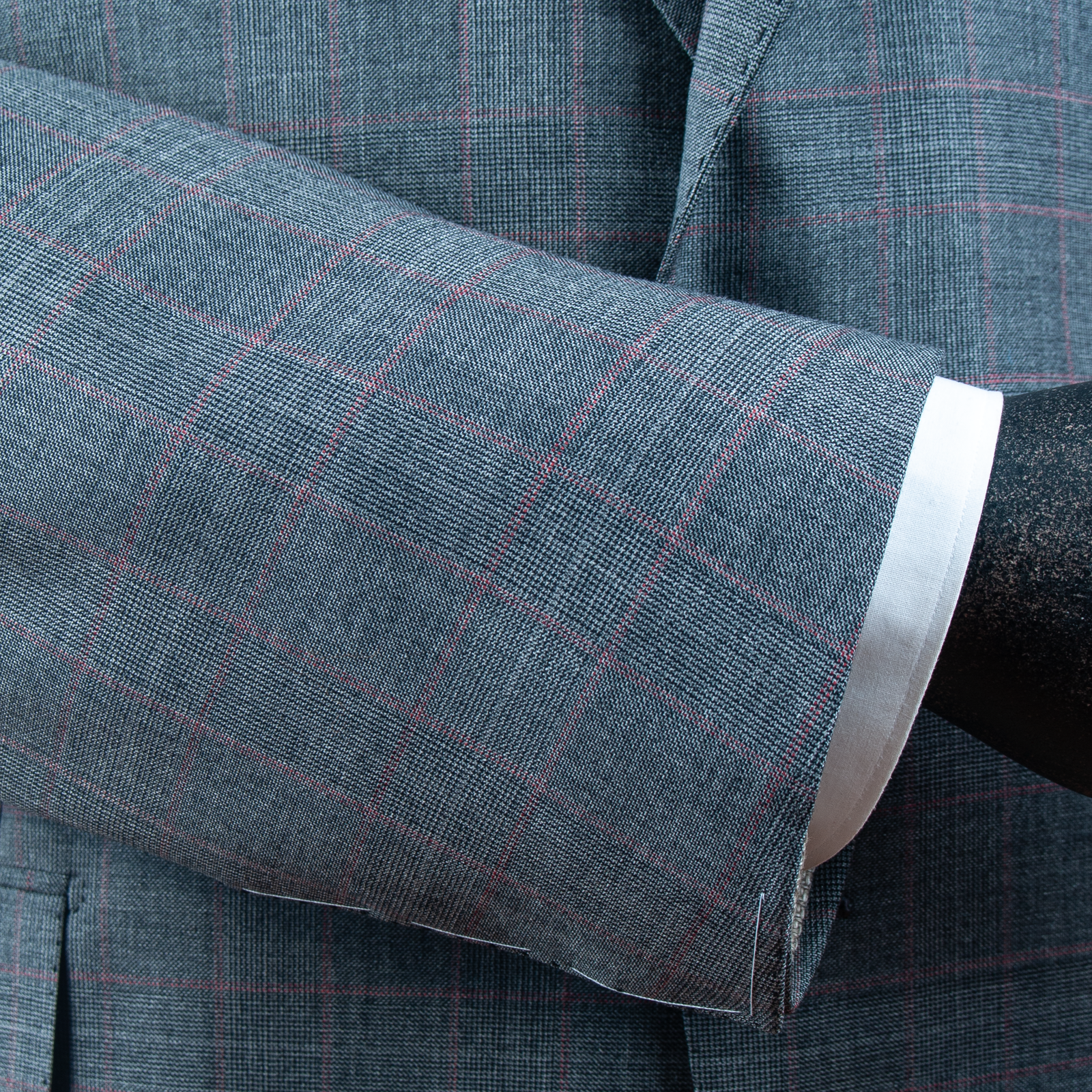 Cesare Attolini hellgrauer Glencheck Anzug mit leichtem roten Überkaro